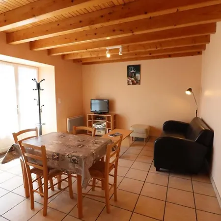 Maison De Caractere Renovee, Proche Et Parc Des Volcans, Avec Jardin Privatif Et Internet Gratuit - Fr-1-742-530 Holiday home
