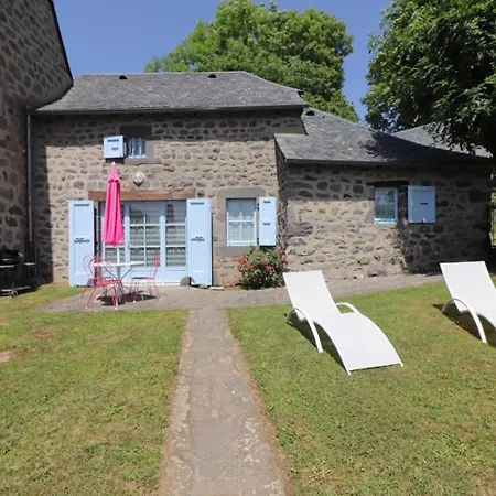Maison De Caractere Renovee, Proche Et Parc Des Volcans, Avec Jardin Privatif Et Internet Gratuit - Fr-1-742-530 * Cezens